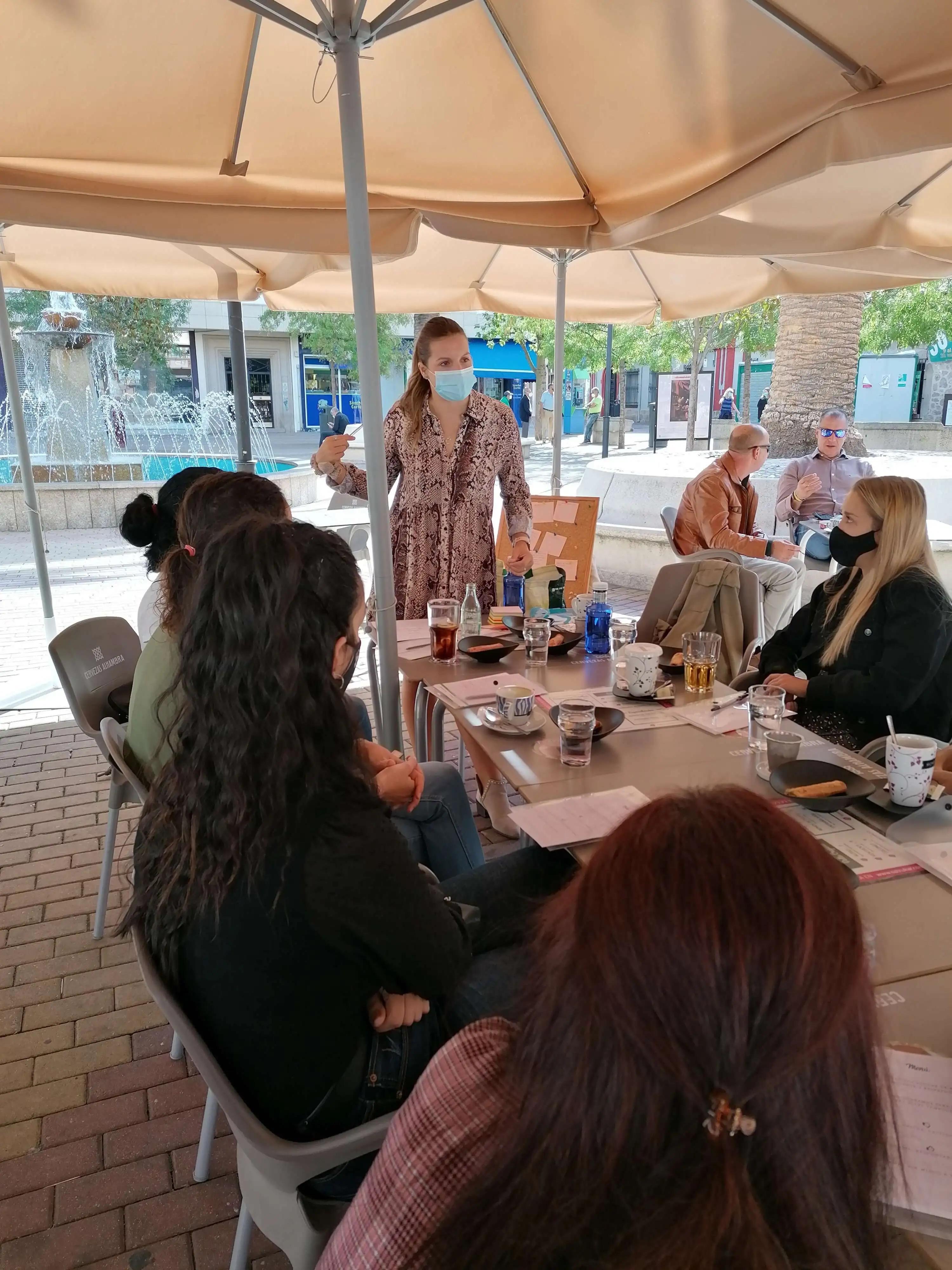 Cafés temáticos: La magia de educar 